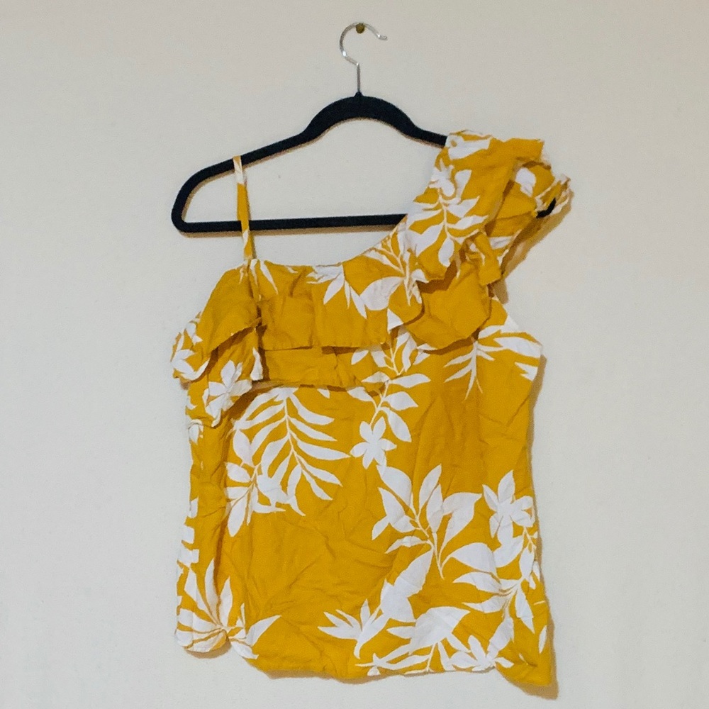 woman’s one shoulder top